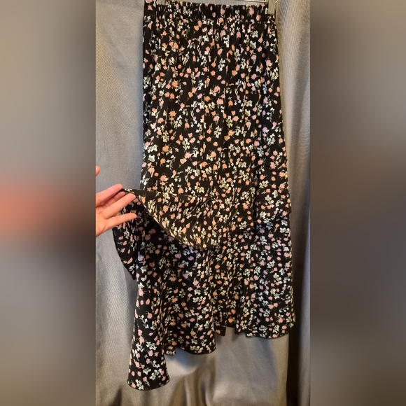 Black Floral Ruffled Maxi Skirt - Women Small - Picture 7 of 8